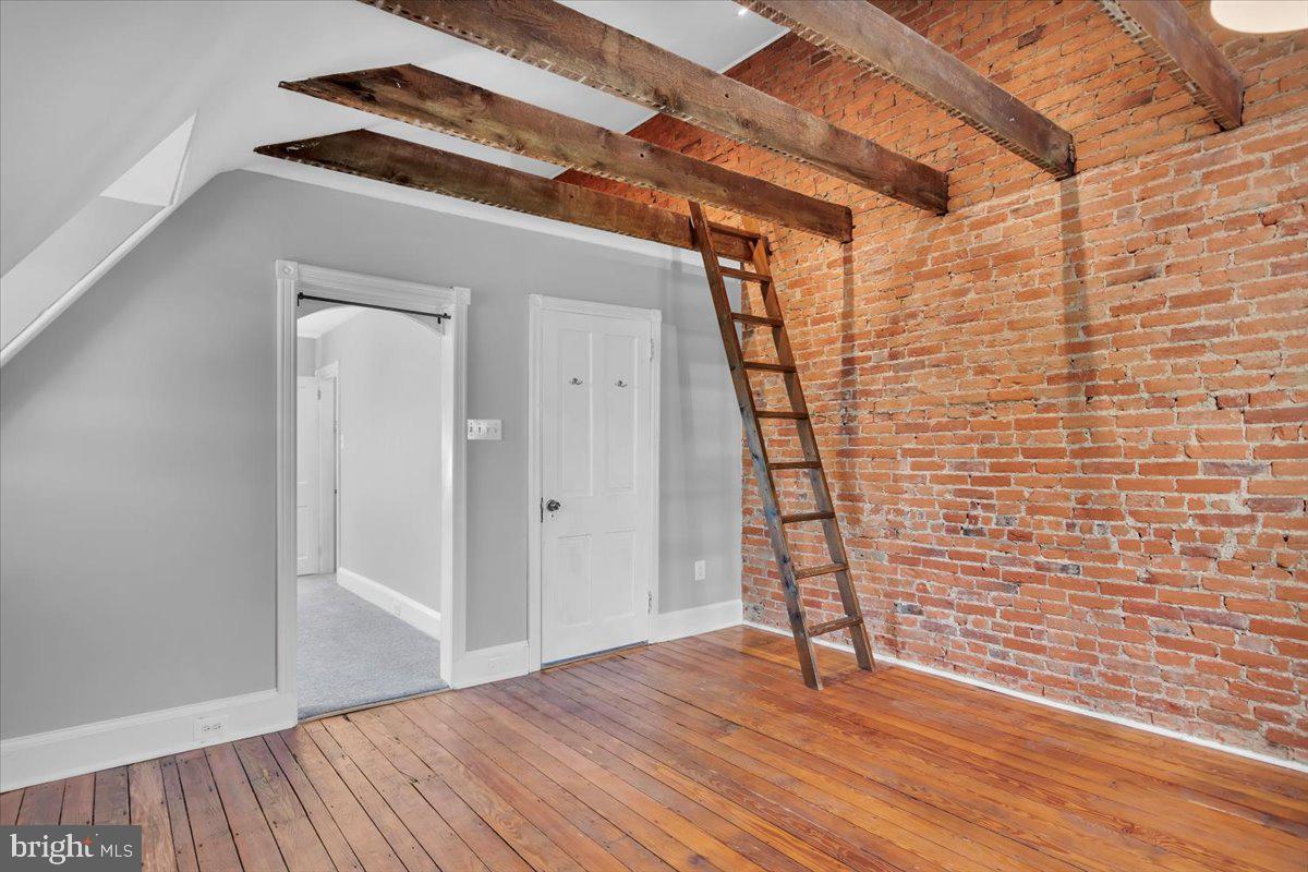 128 E Pomona St