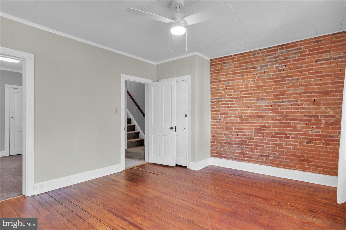 128 E Pomona St