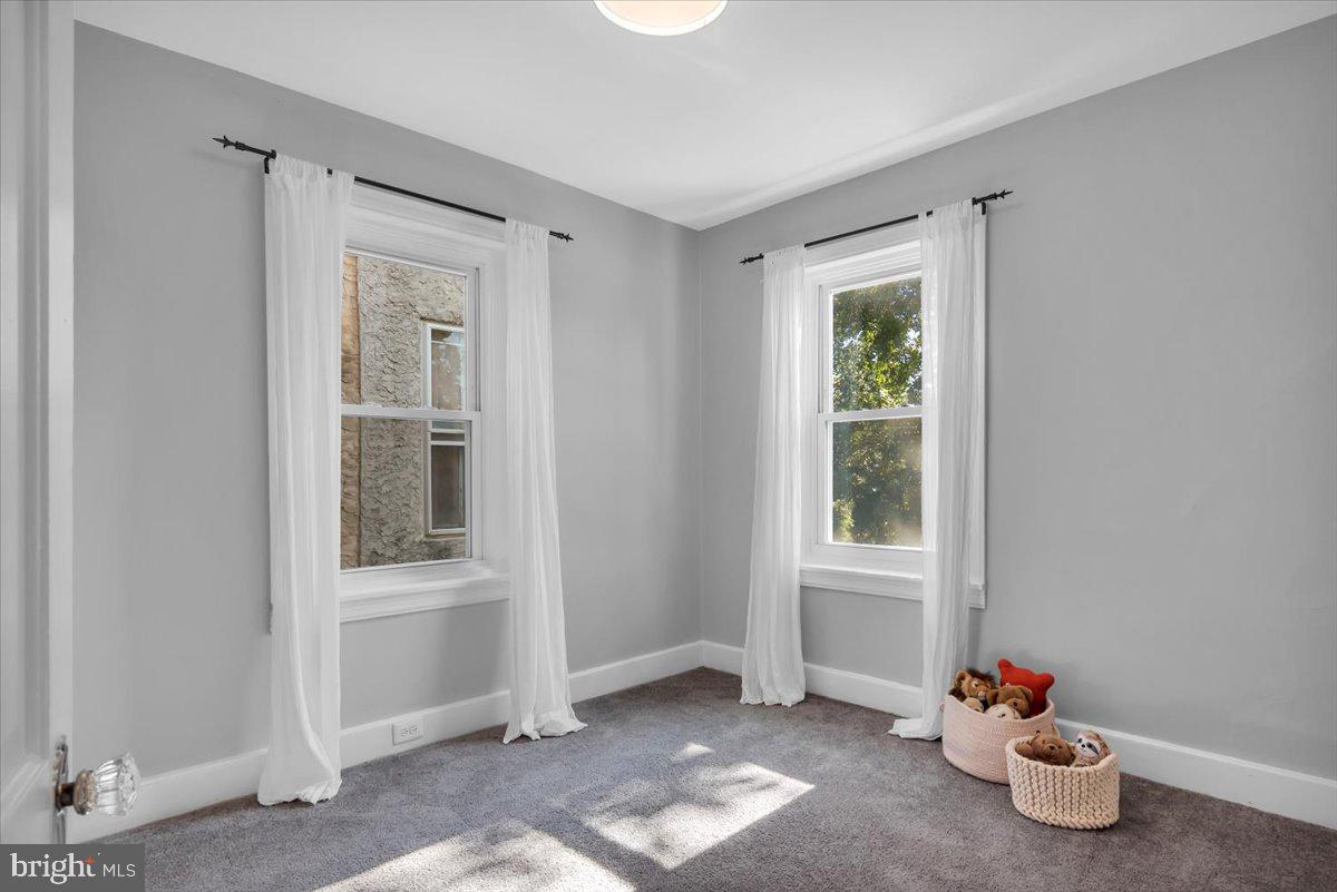 128 E Pomona St