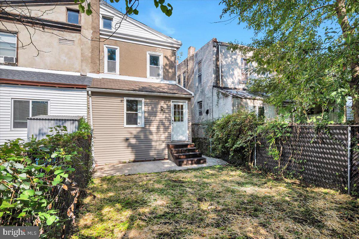 128 E Pomona St