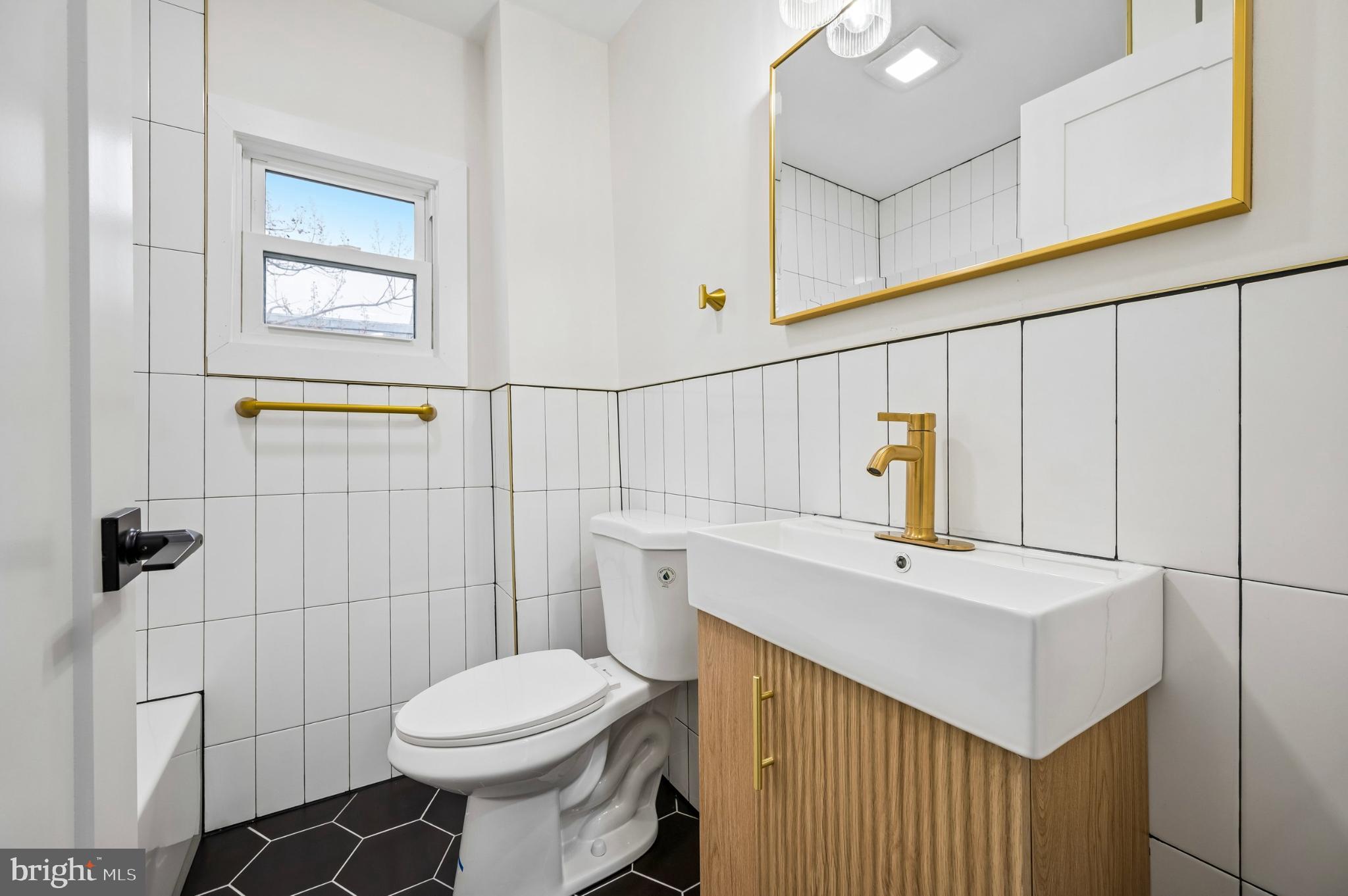 1702 N STILLMAN STREET