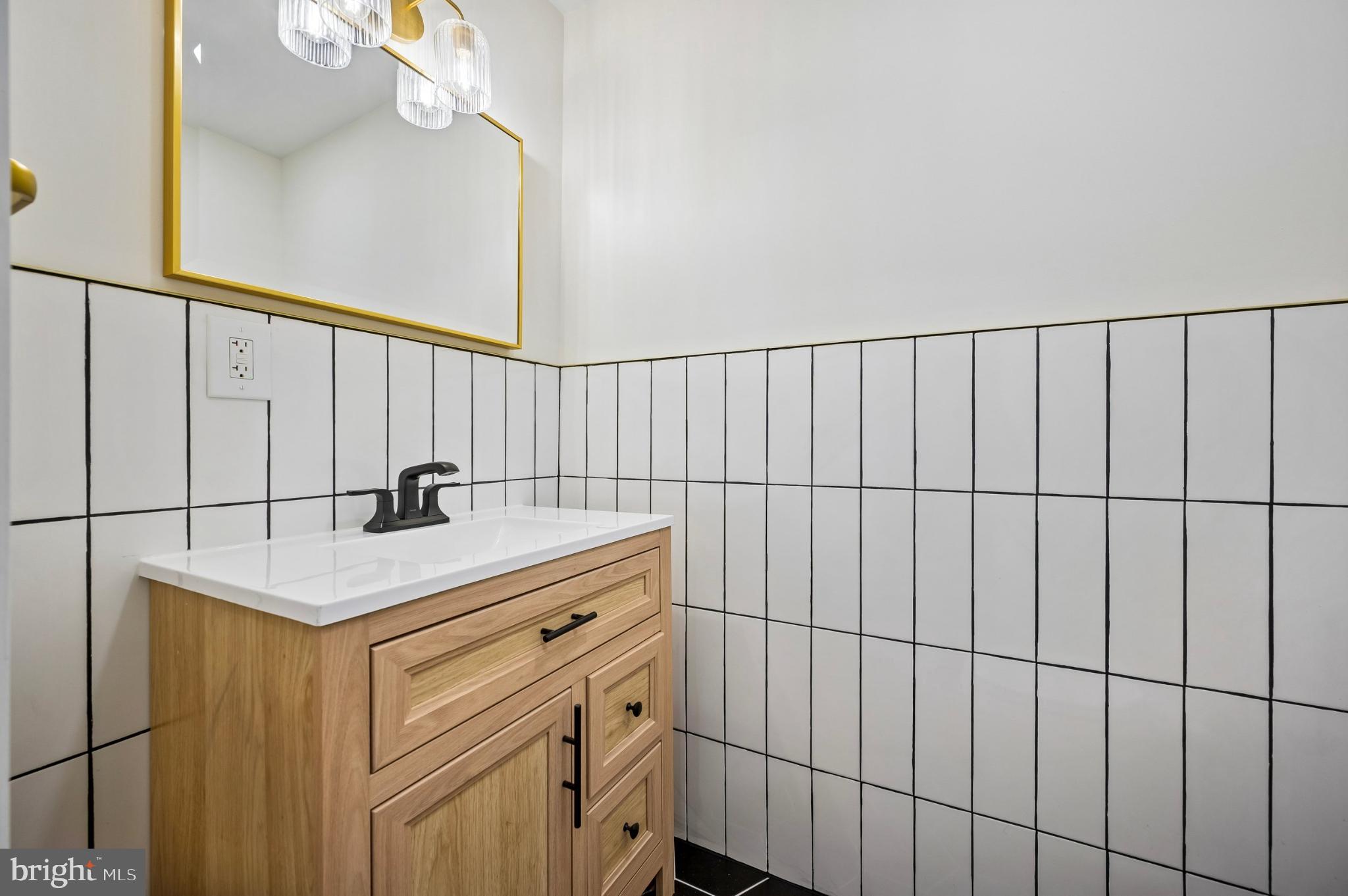 1702 N STILLMAN STREET