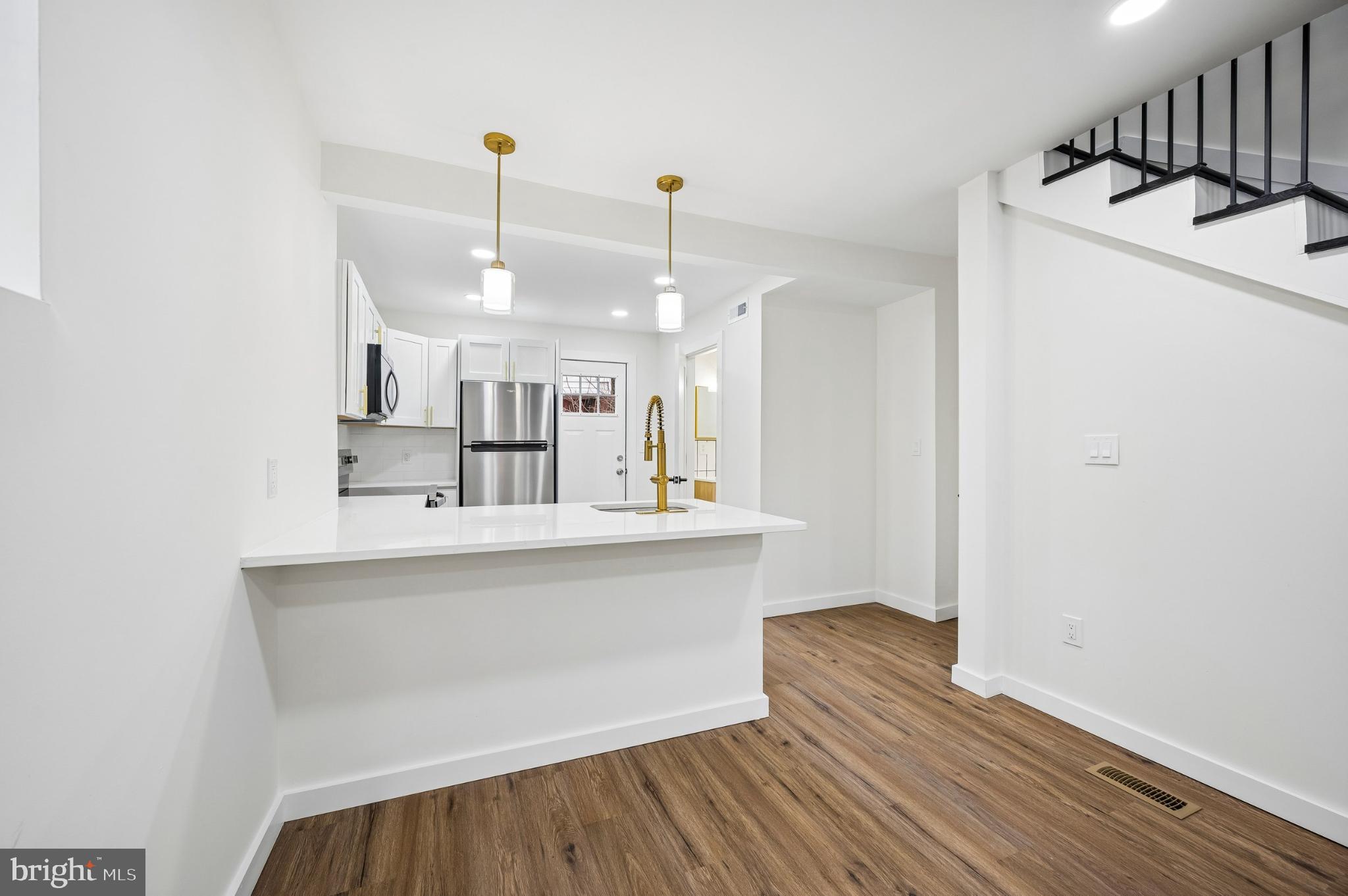 1702 N STILLMAN STREET