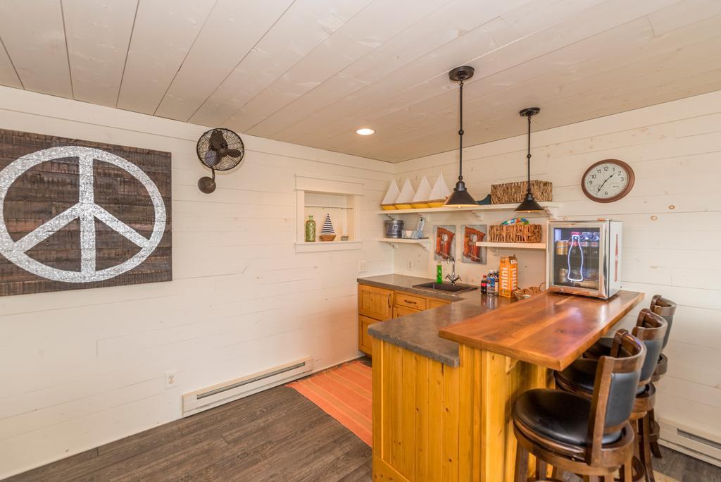 8267 Gladstone Lake Road