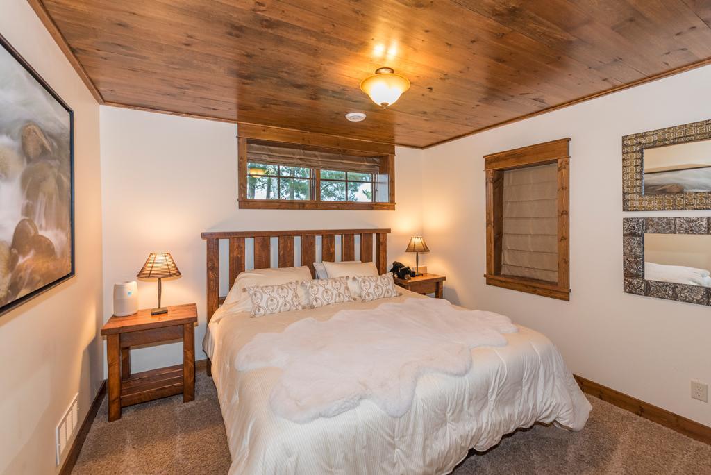 8267 Gladstone Lake Road