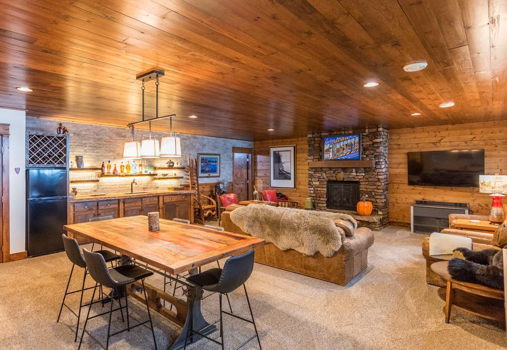 8267 Gladstone Lake Road