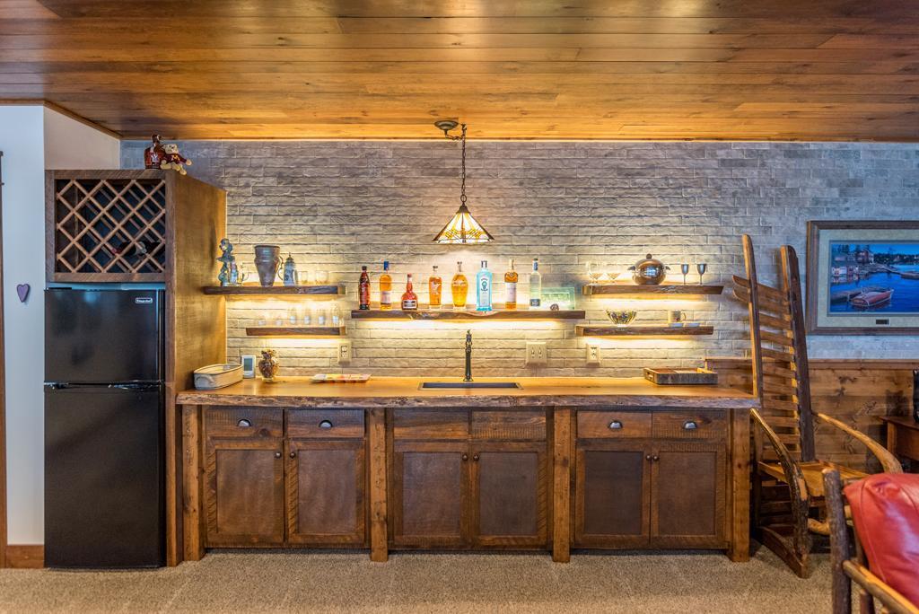 8267 Gladstone Lake Road