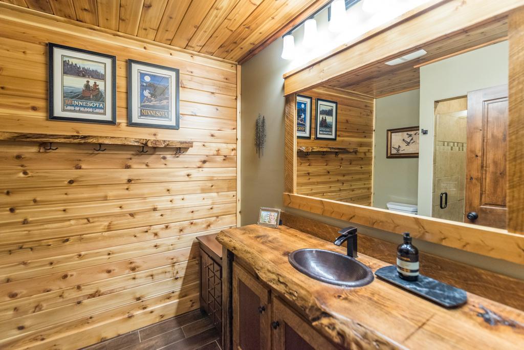 8267 Gladstone Lake Road