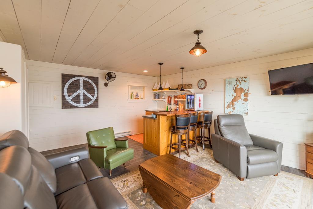 8267 Gladstone Lake Road