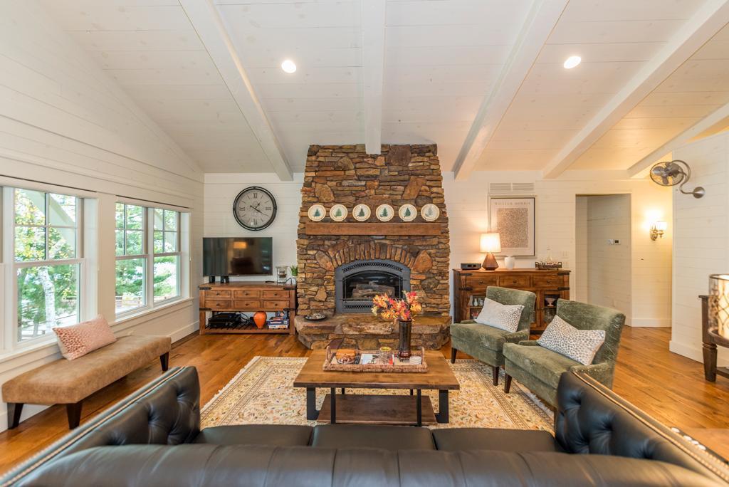 8267 Gladstone Lake Road