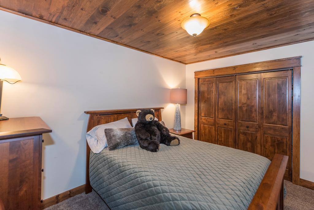 8267 Gladstone Lake Road