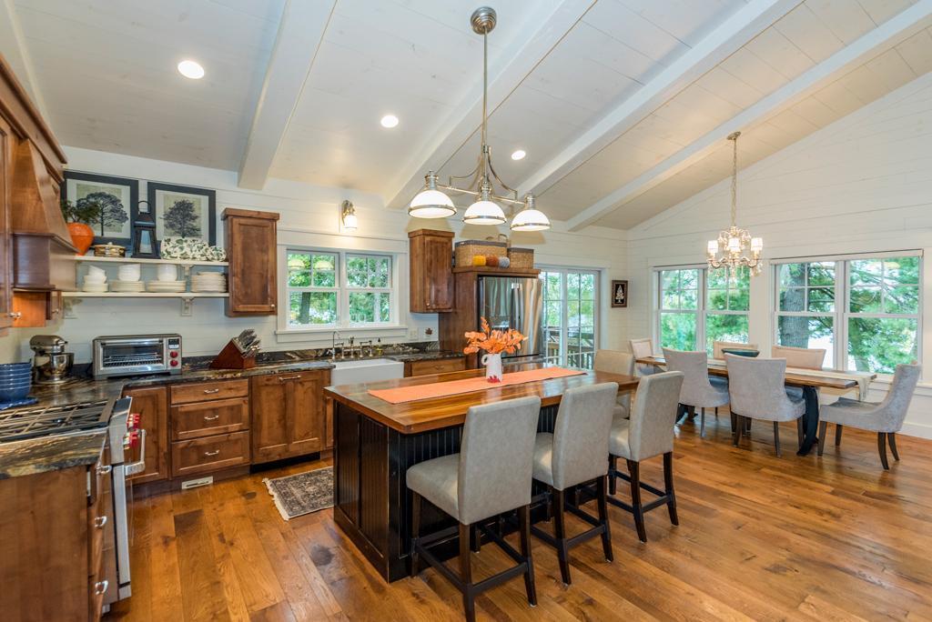 8267 Gladstone Lake Road