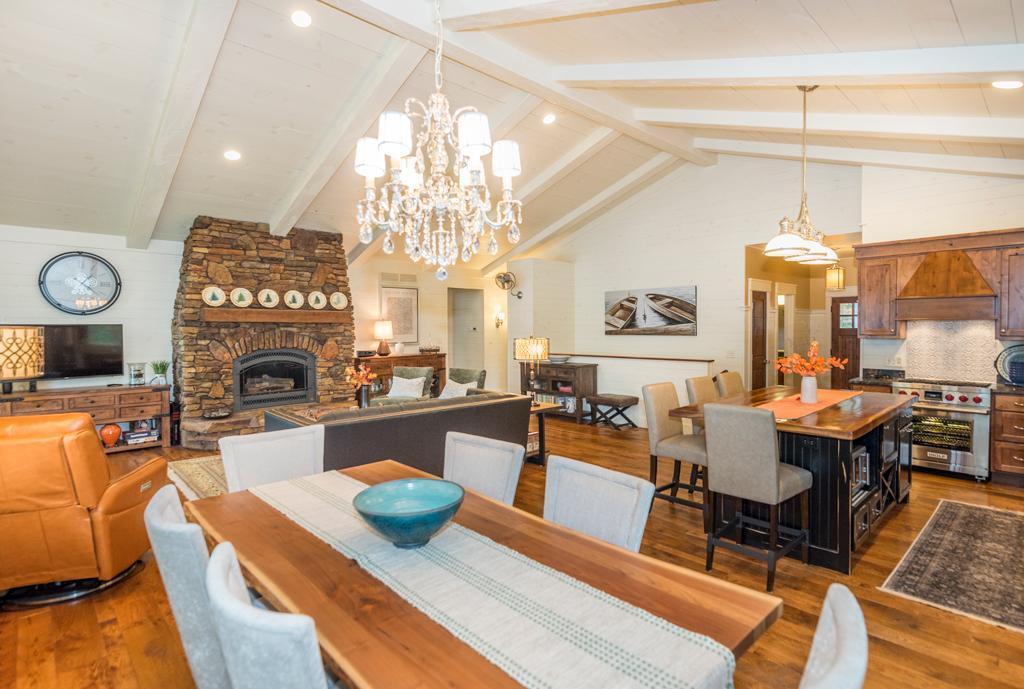 8267 Gladstone Lake Road