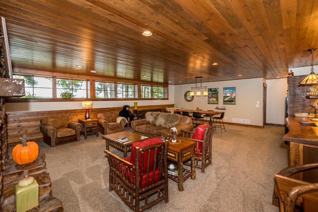 8267 Gladstone Lake Road