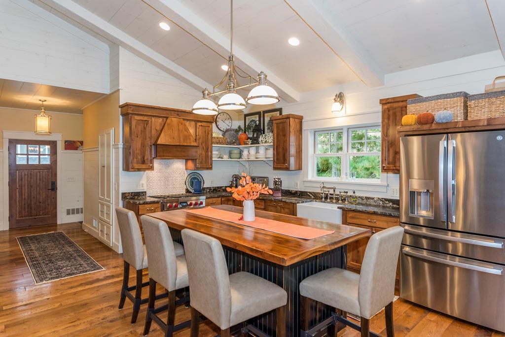 8267 Gladstone Lake Road