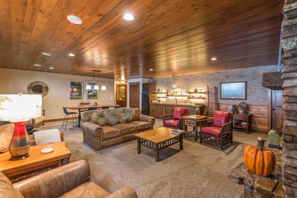 8267 Gladstone Lake Road