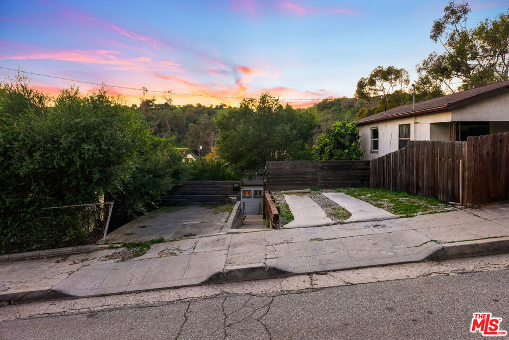 534 Casanova Street