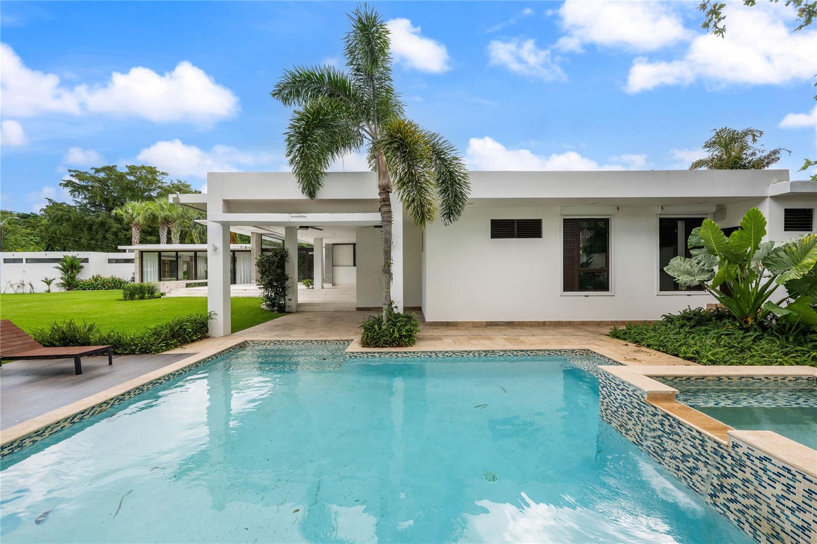 Z-6 MONTEBELLO, GARDEN HILLS SUR