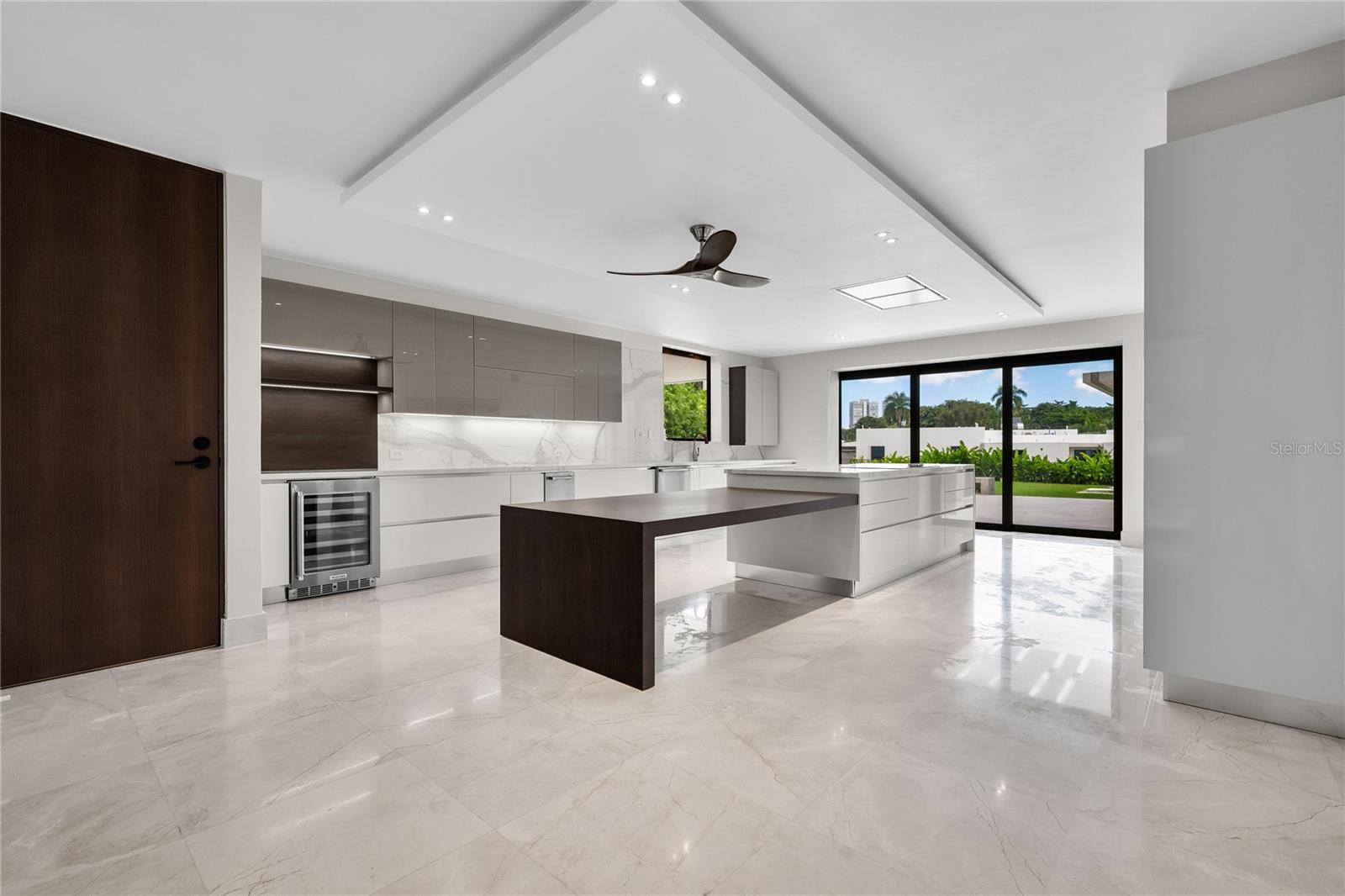 Z-6 MONTEBELLO, GARDEN HILLS SUR