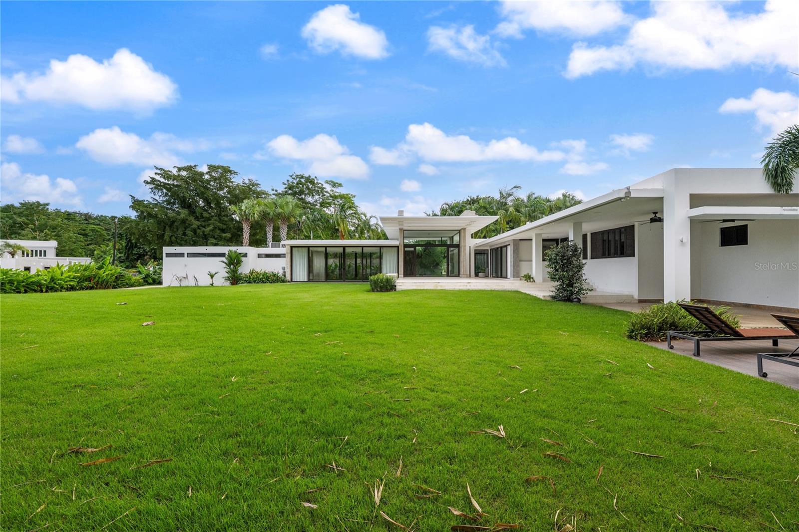 Z-6 MONTEBELLO, GARDEN HILLS SUR