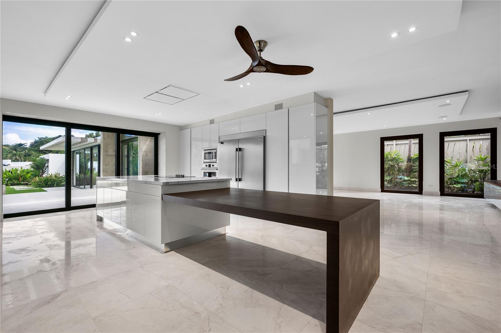 Z-6 MONTEBELLO, GARDEN HILLS SUR