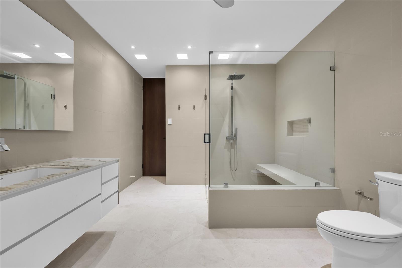 Z-6 MONTEBELLO, GARDEN HILLS SUR