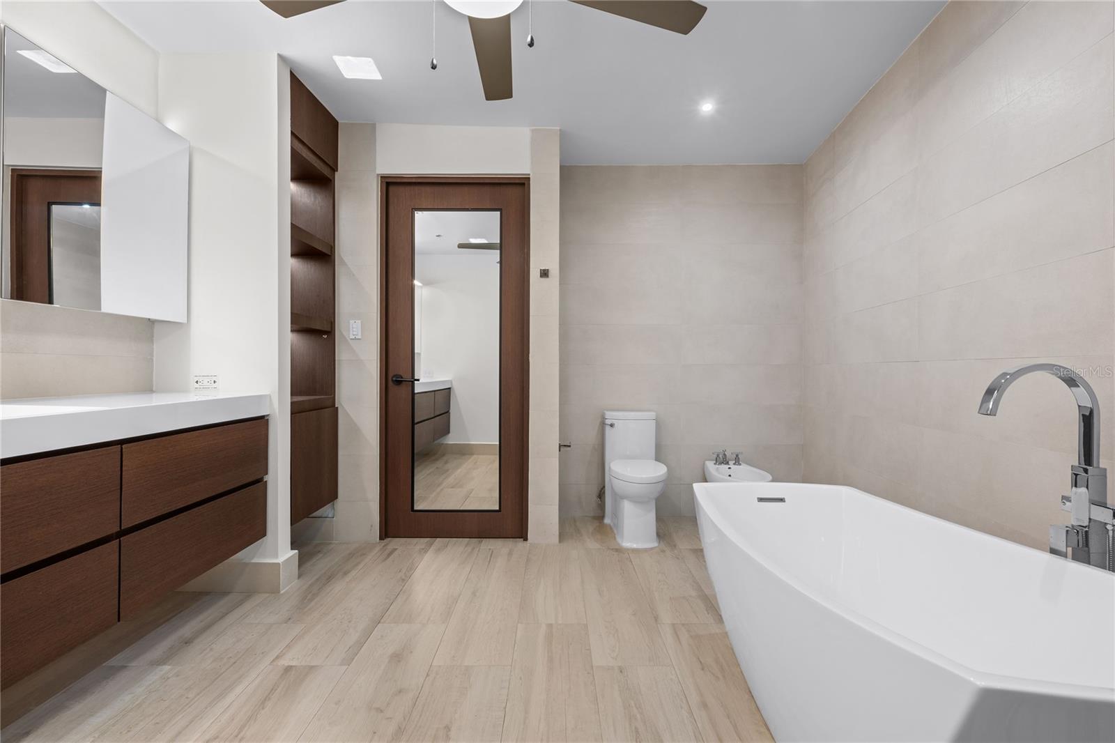 Z-6 MONTEBELLO, GARDEN HILLS SUR