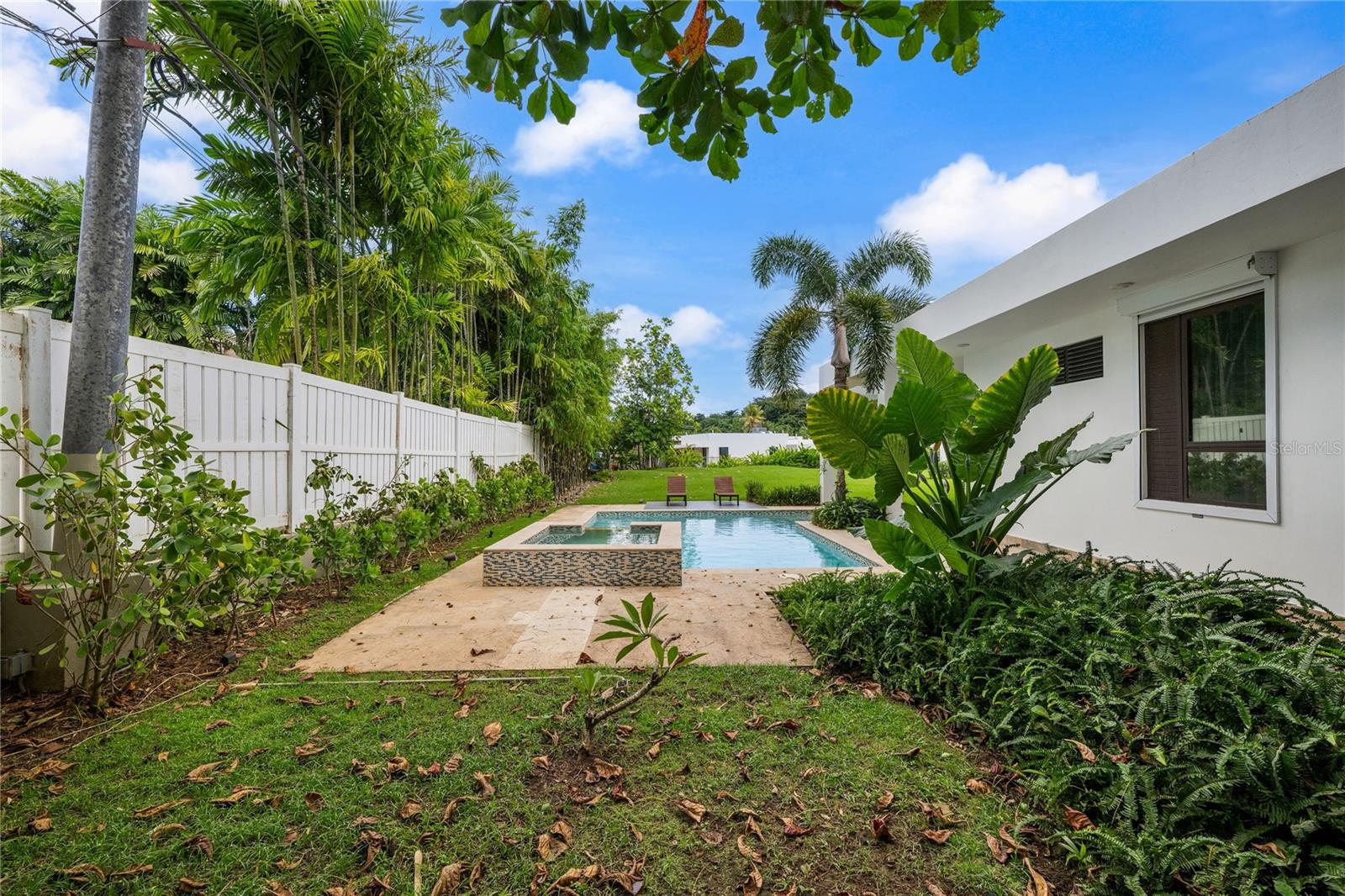 Z-6 MONTEBELLO, GARDEN HILLS SUR