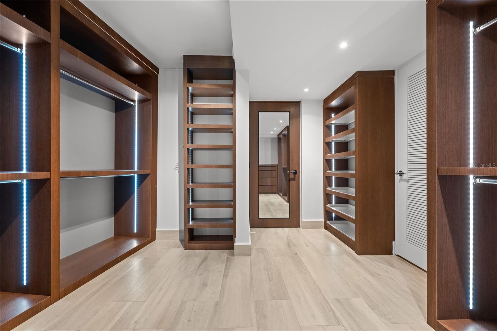 Z-6 MONTEBELLO, GARDEN HILLS SUR