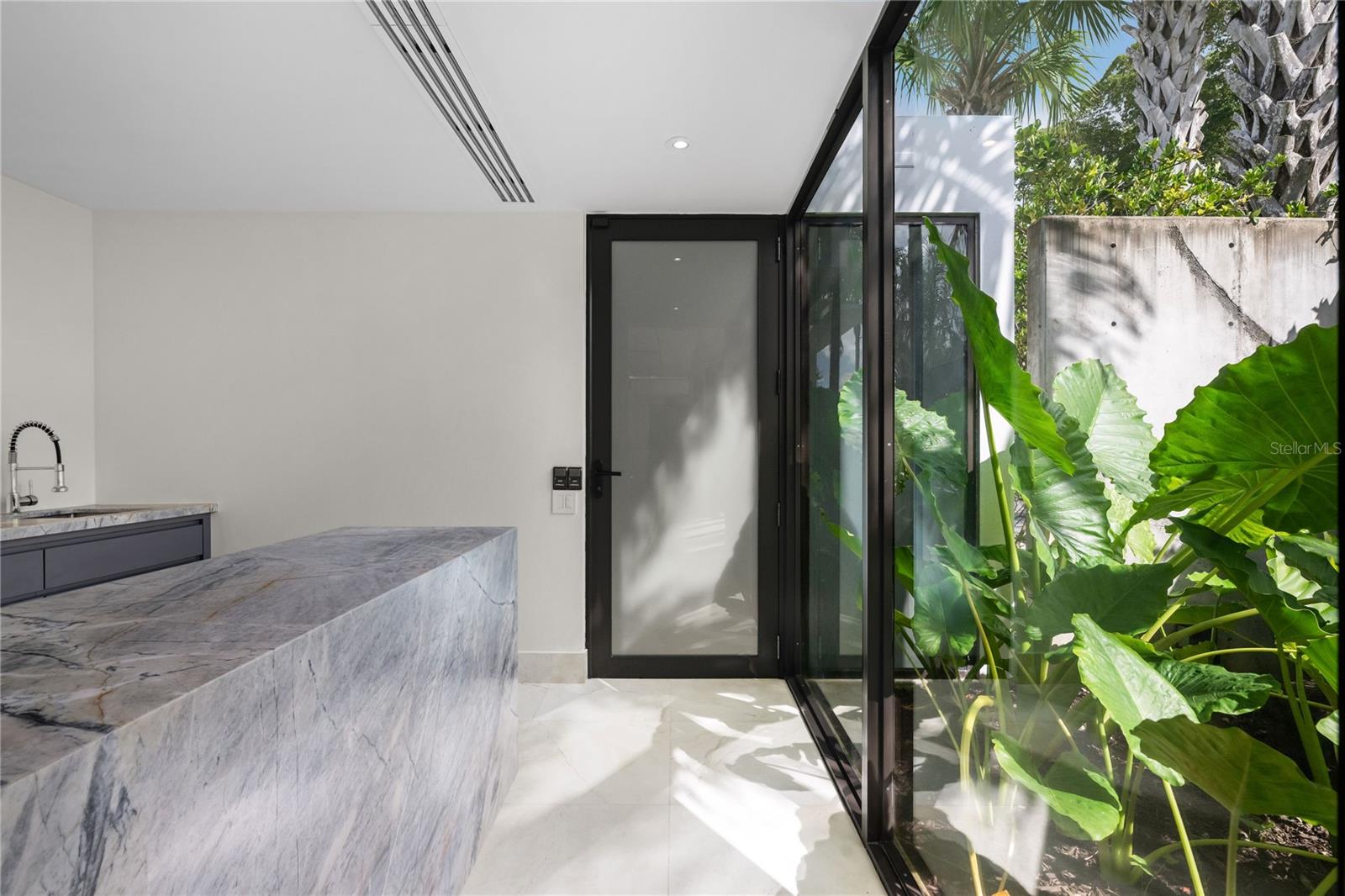 Z-6 MONTEBELLO, GARDEN HILLS SUR