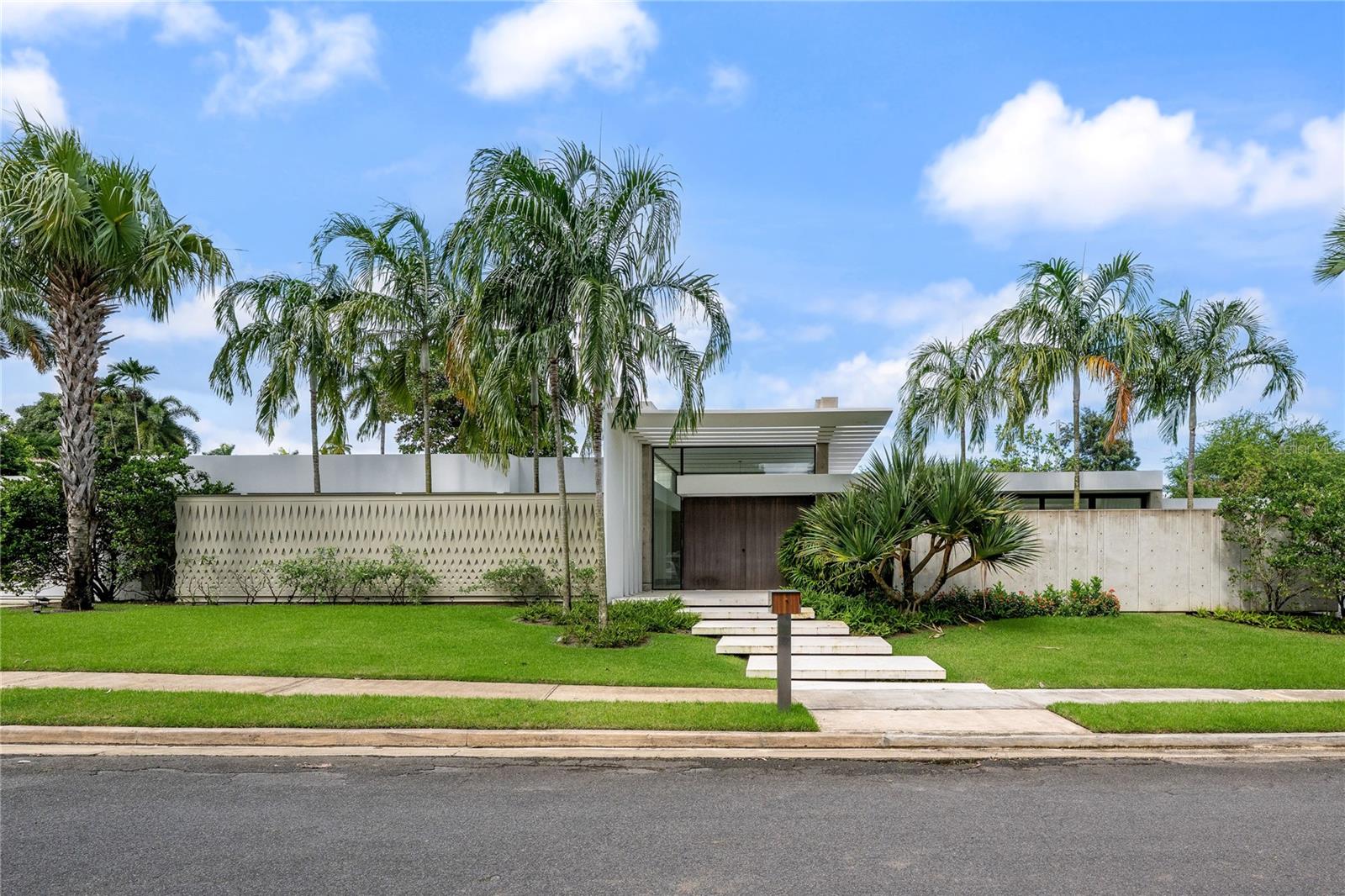 Z-6 MONTEBELLO, GARDEN HILLS SUR