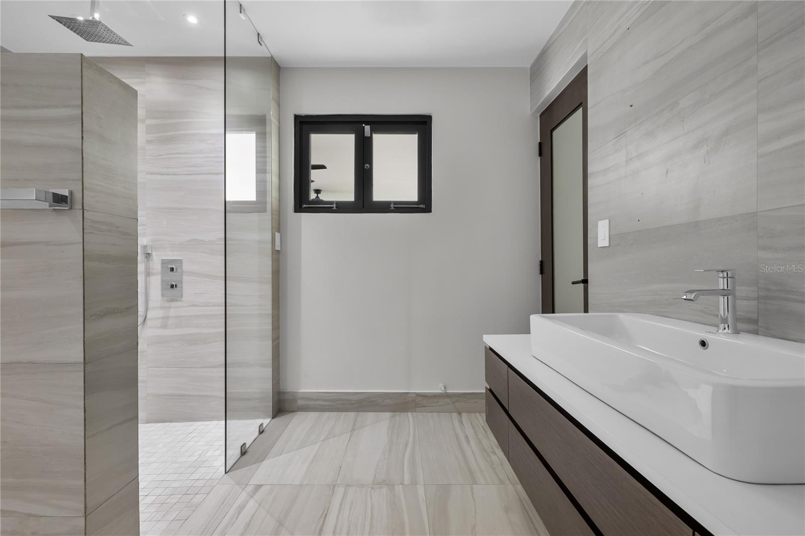 Z-6 MONTEBELLO, GARDEN HILLS SUR