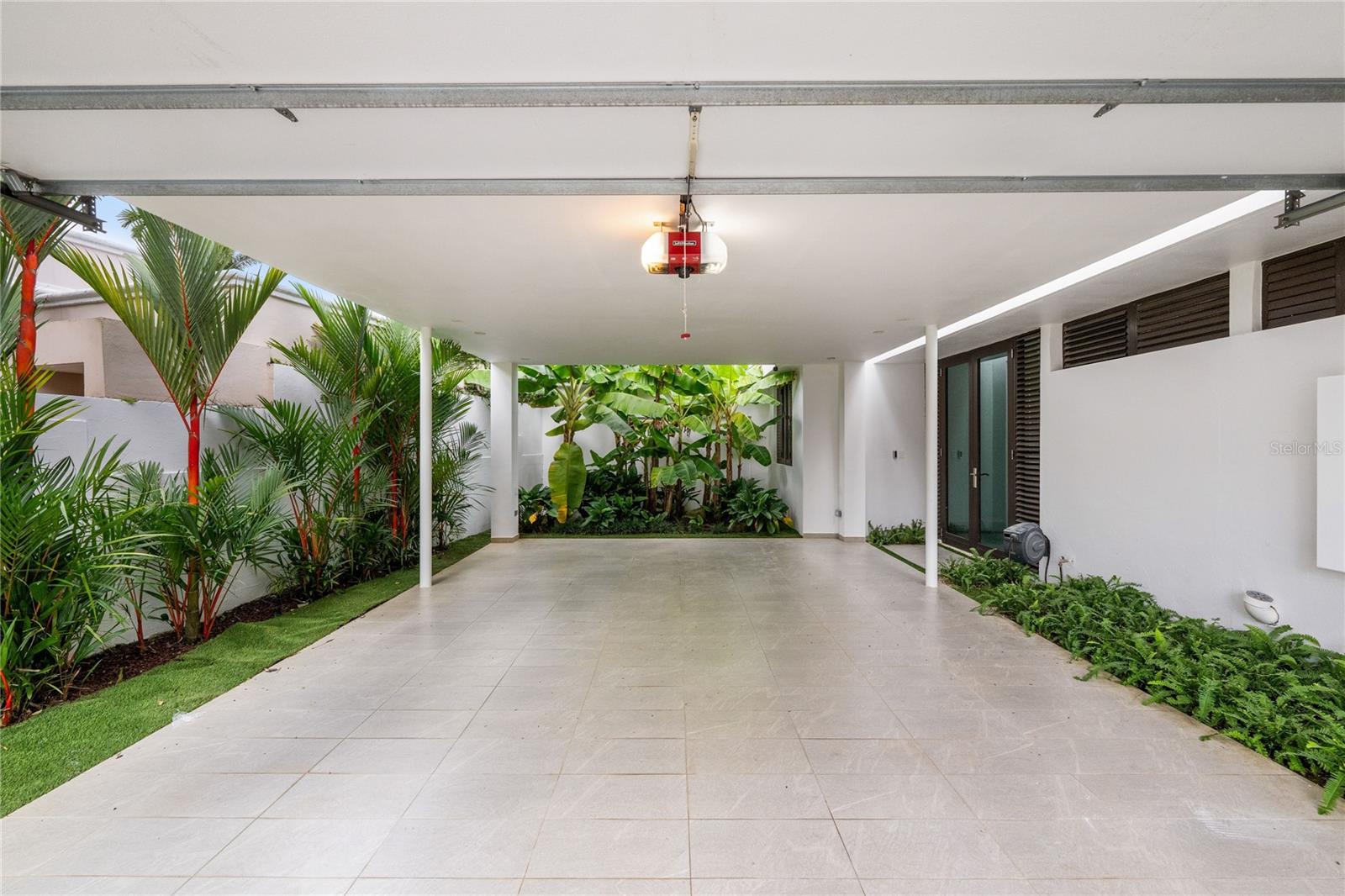 Z-6 MONTEBELLO, GARDEN HILLS SUR