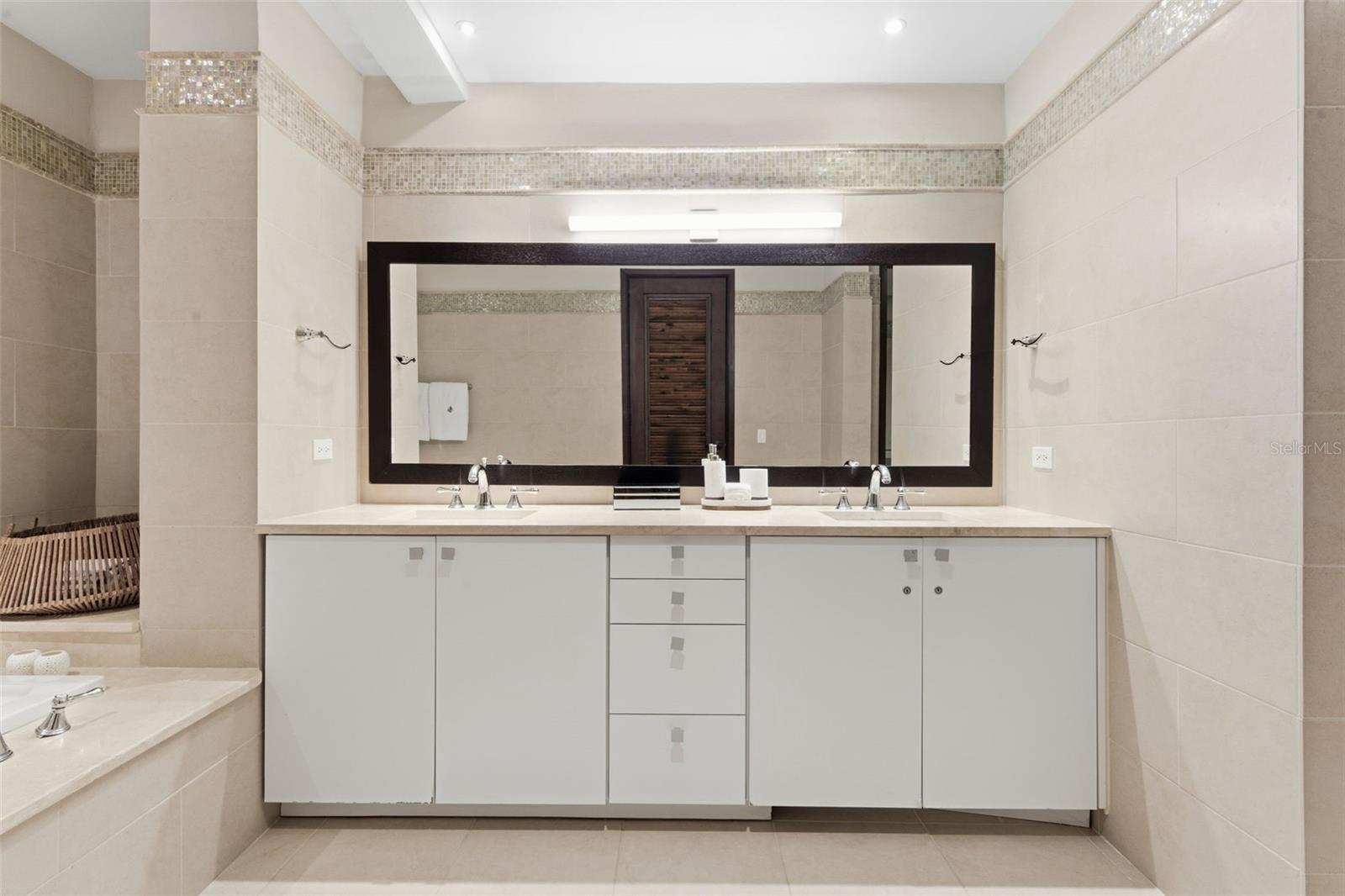 Building 8 LAS VERANDAS BAHIA BEACH #8371