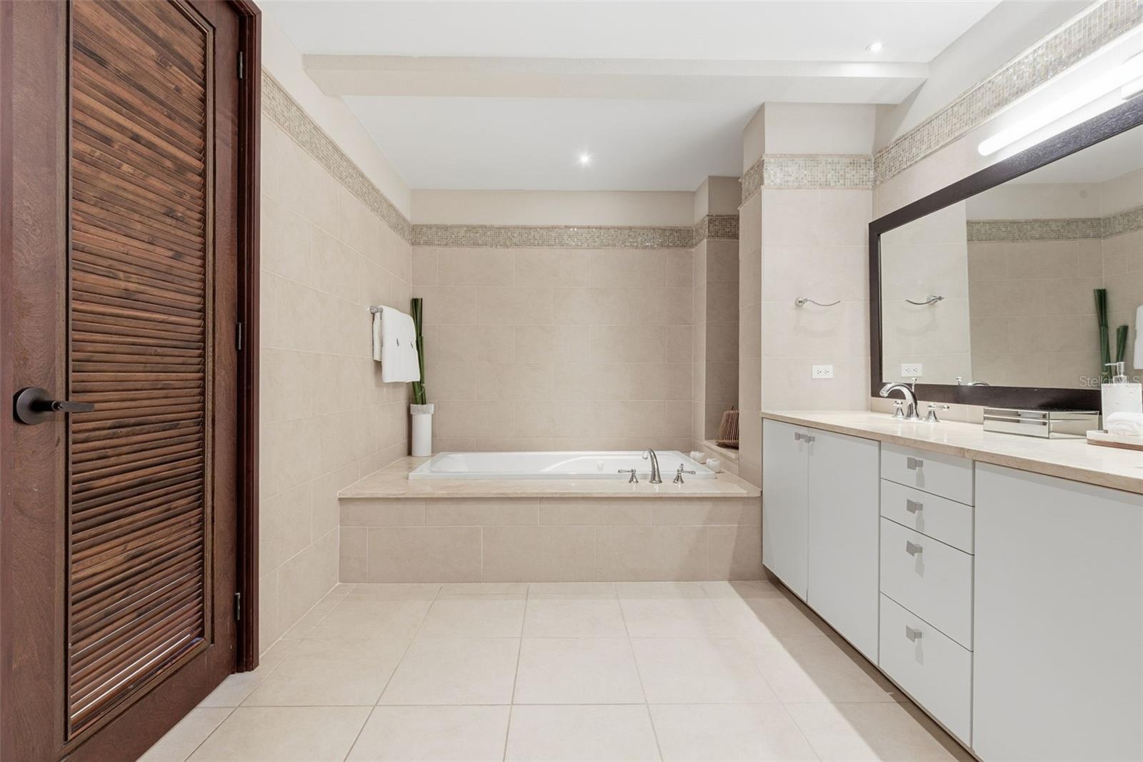 Building 8 LAS VERANDAS BAHIA BEACH #8371