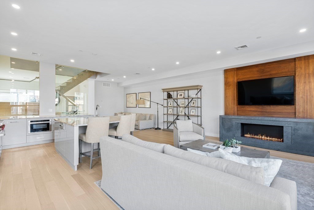 355 Congress St. Unit: PH1