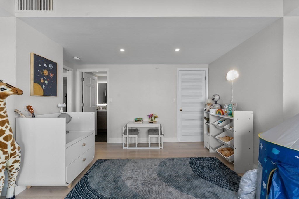 197 Eighth Street Unit: PH12