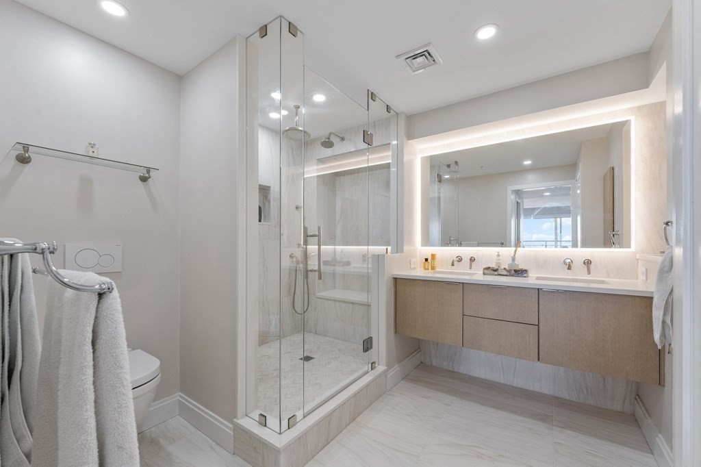 197 Eighth Street Unit: PH12