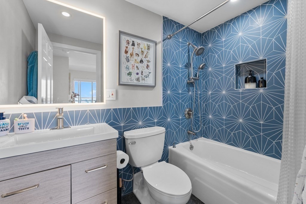 197 Eighth Street Unit: PH12