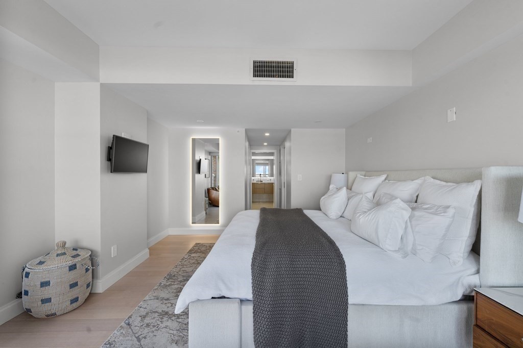 197 Eighth Street Unit: PH12