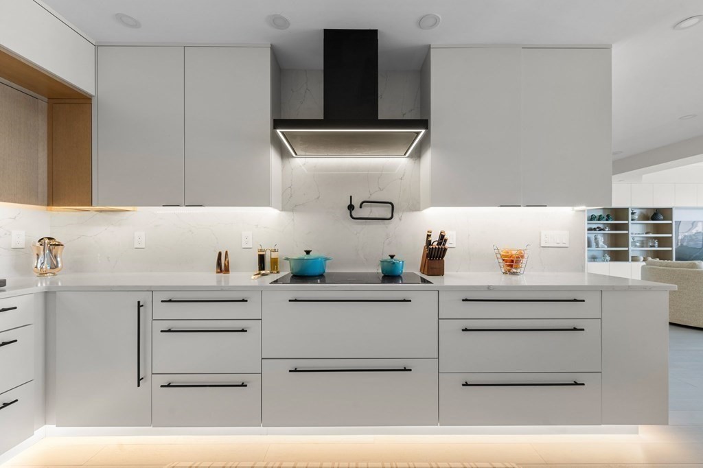 197 Eighth Street Unit: PH12