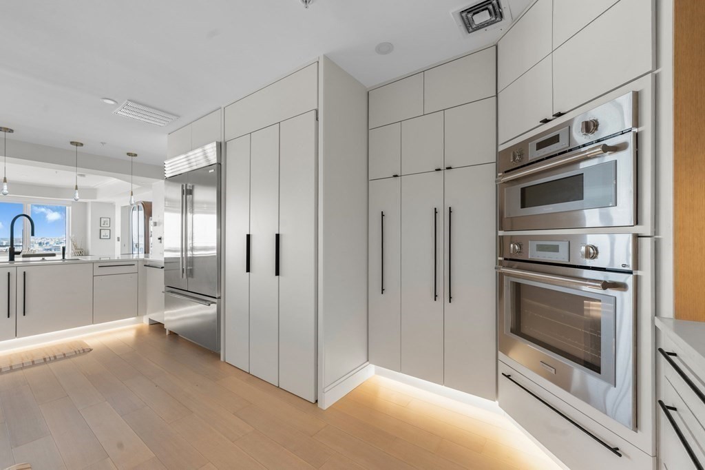 197 Eighth Street Unit: PH12