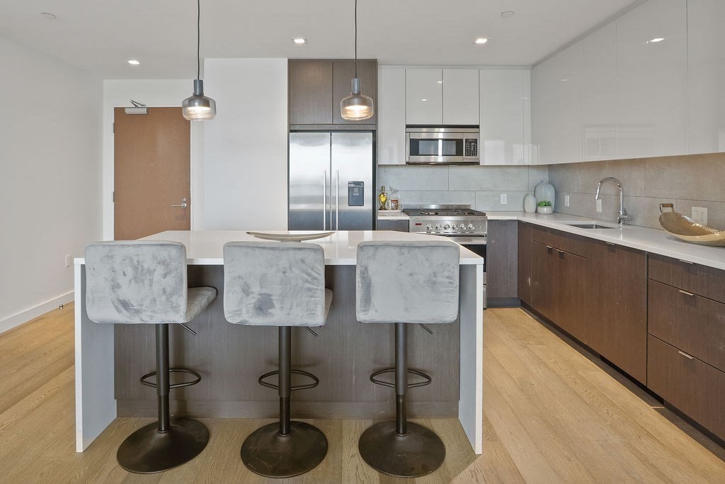 375 Canal Street # 811