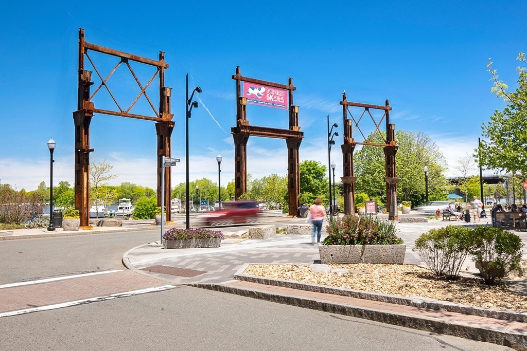 375 Canal Street # 811