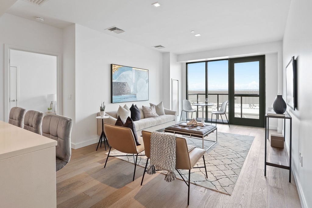 375 Canal Street # 811