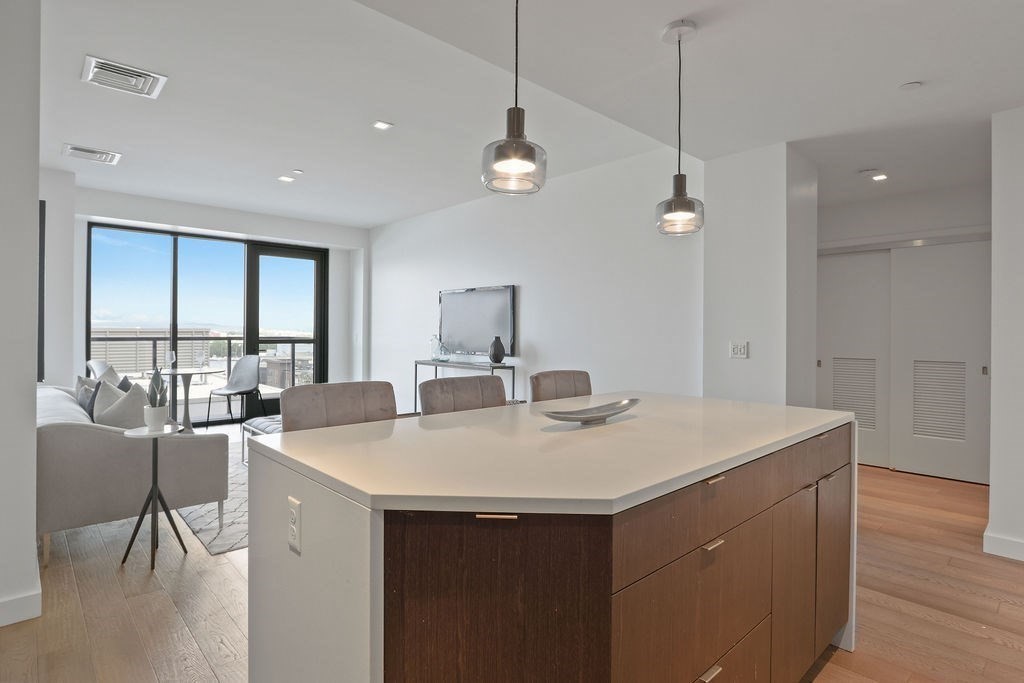 375 Canal Street # 811