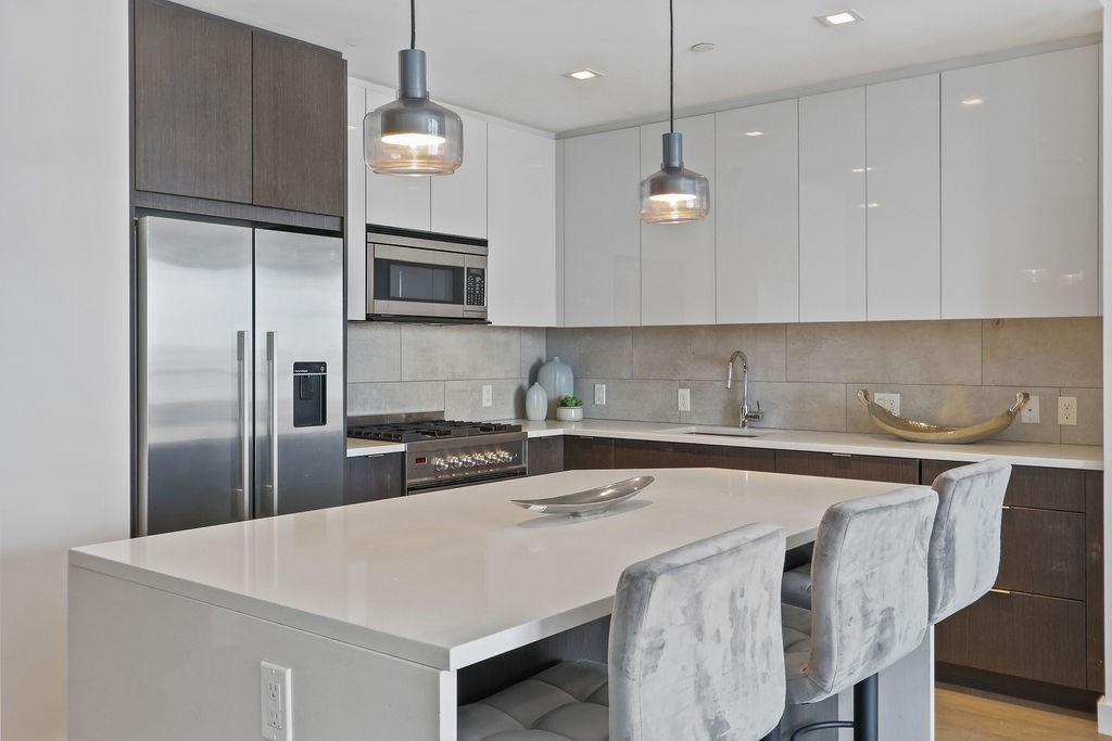 375 Canal Street # 811