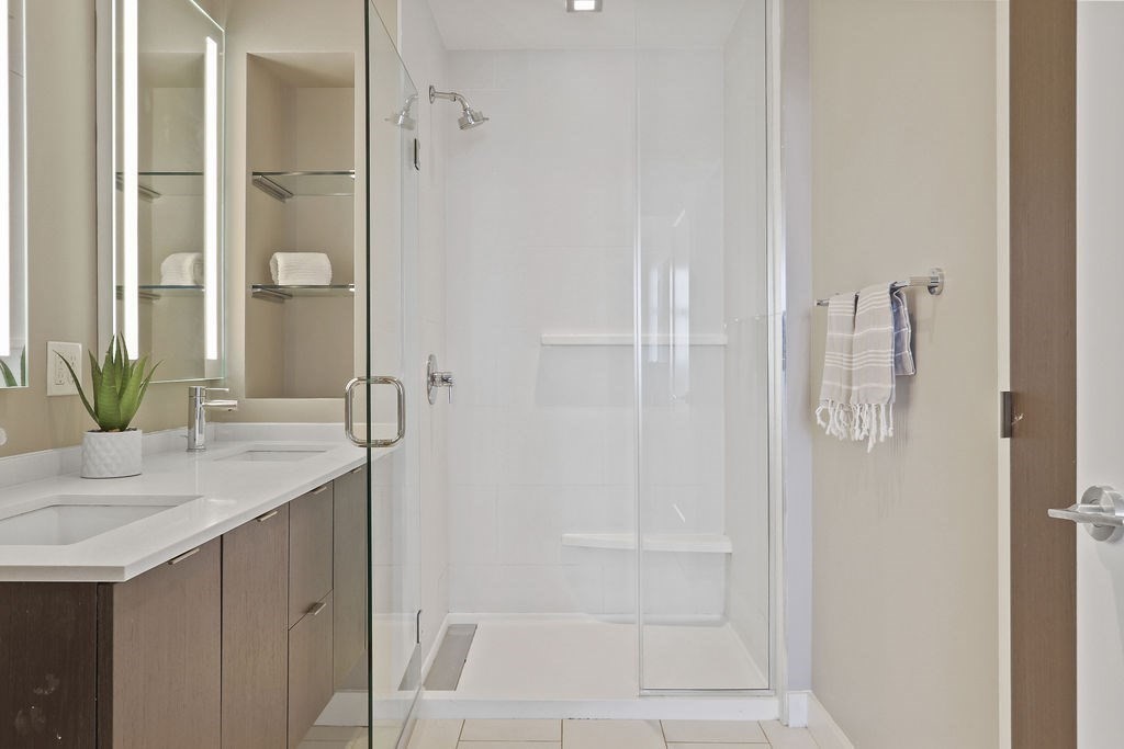 375 Canal Street # 811