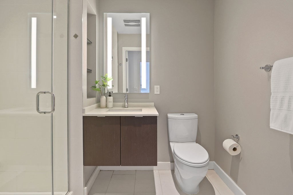 375 Canal Street # 811