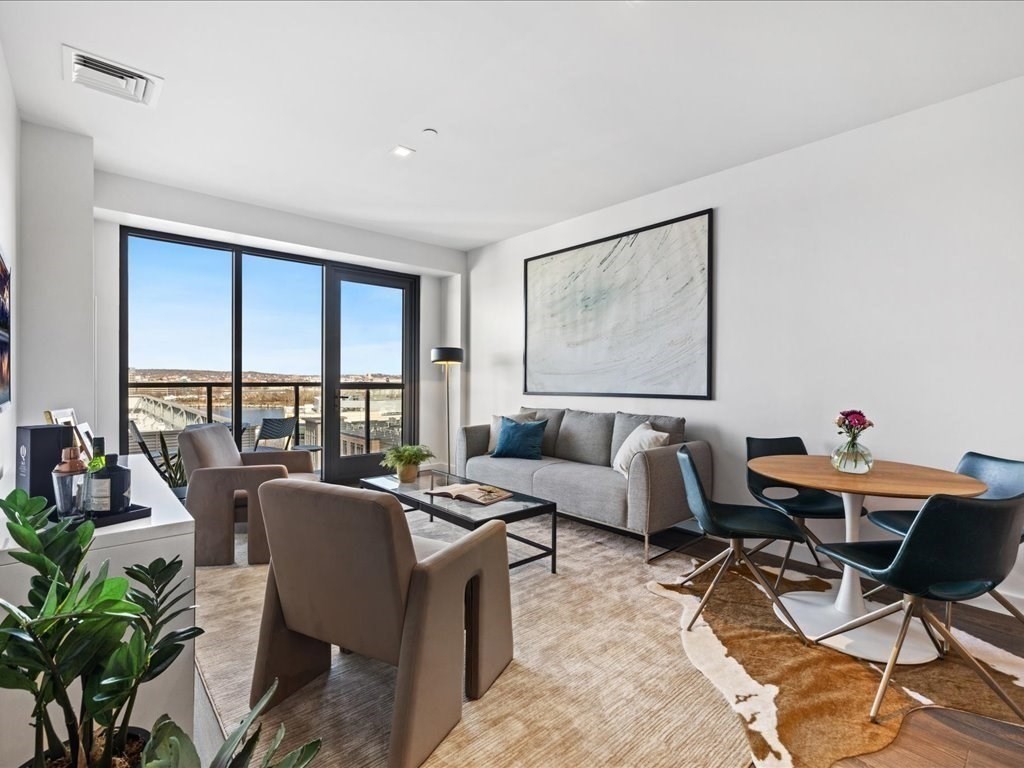 375 Canal Street # 911